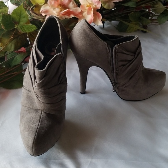 Womens Guess Ankle Boots - Picture 2 of 6